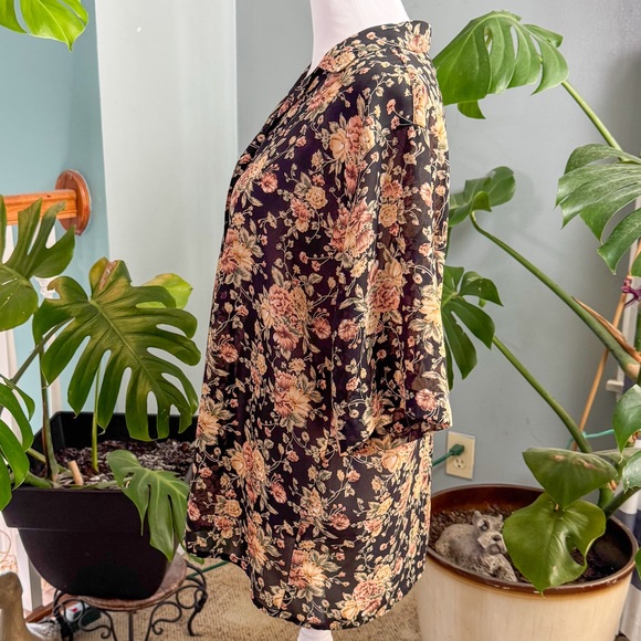 Yves St Clair Floral Button-Up Women's Top - Picture 3 of 8